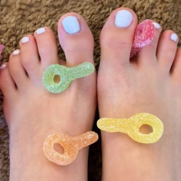 Profile photo of Sell Feet