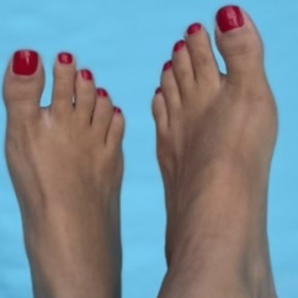 Profile photo of fallformyfeet