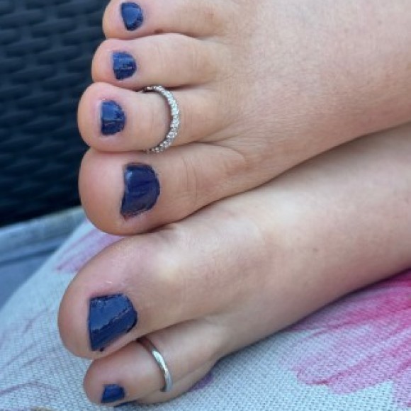 Profile photo of Toes that tease