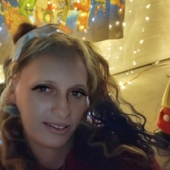 Profile photo of Courtney Ellis
