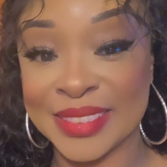 Profile photo of Ms Foxyfeet