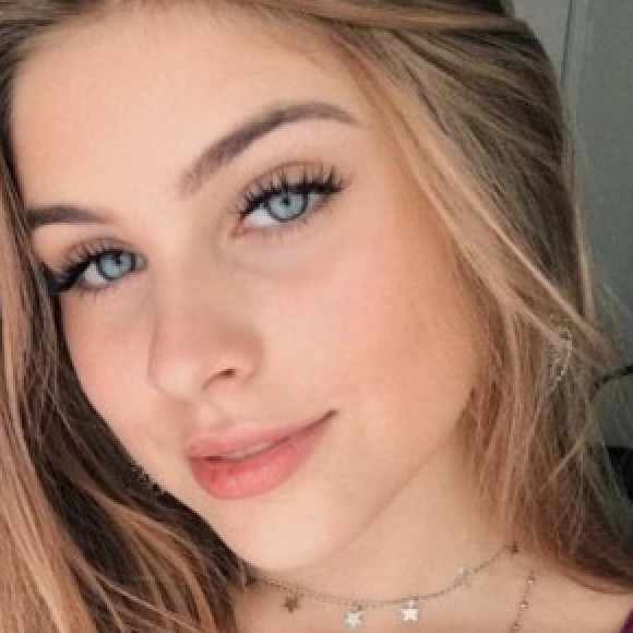 Profile photo of Bruna