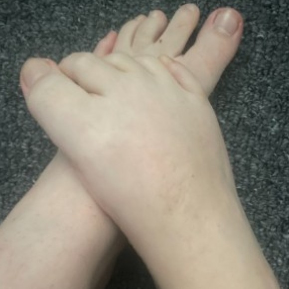 Profile photo of sexy young feet