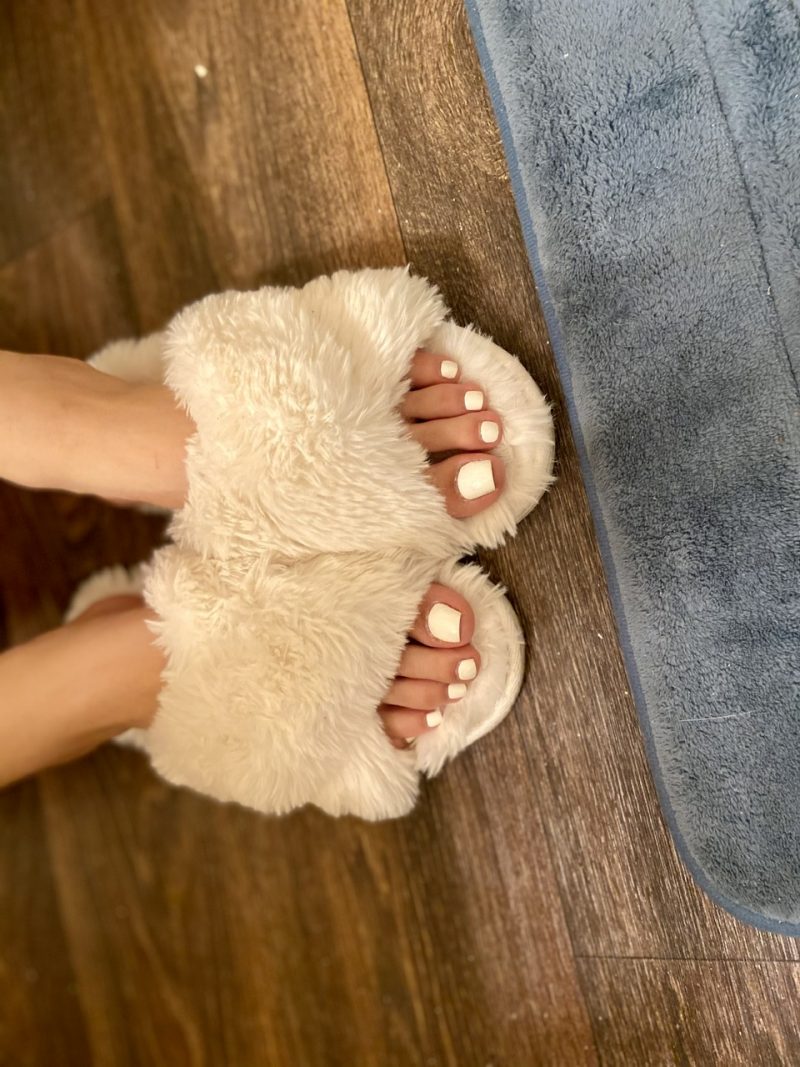 white-toes-white-slippers