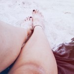 beach-feet-min