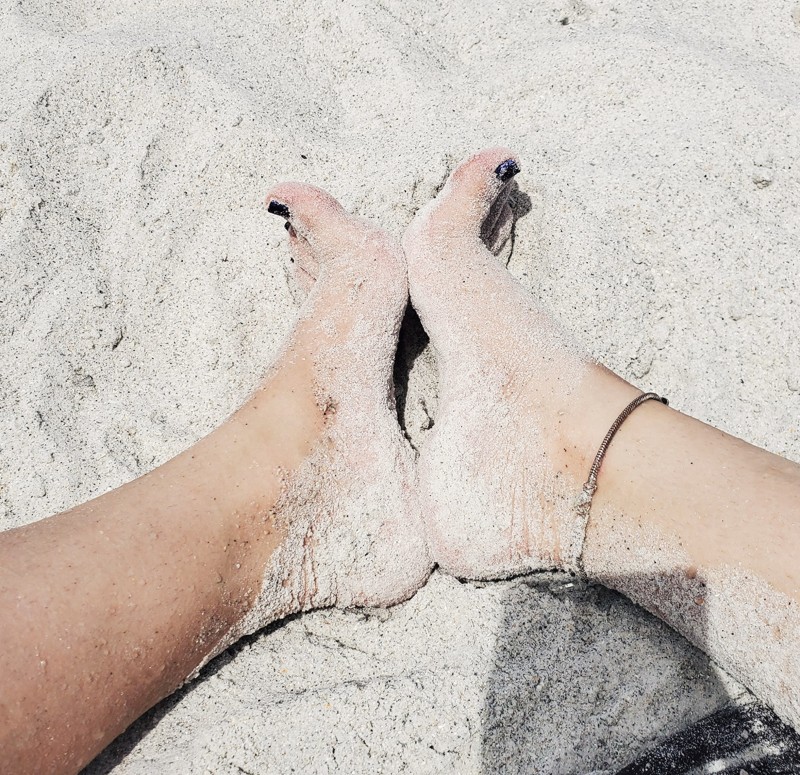 feet-beach-min