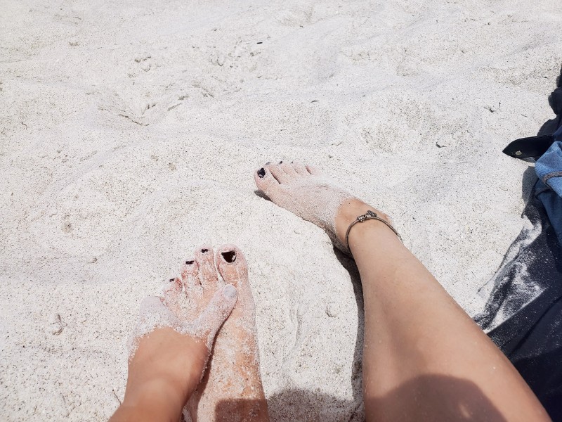 beach-feet-2