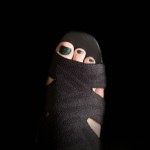 cloth-heel-close-up-toes
