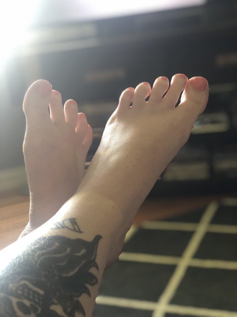 come-talk-to-me-and-my-pretty-feet
