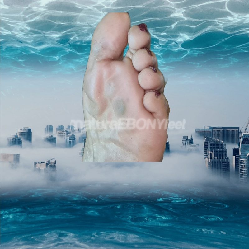 giantess-foot